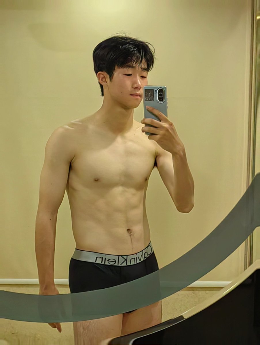 Elephantcx8's tweet photo. 🤤#abs #core  #腹肌 #薄肌 #体育生 #08 https://t.co/ColXrDe9Od