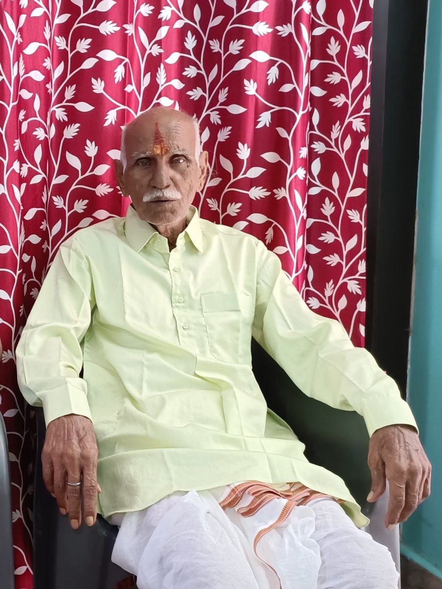 MithileshJMM's tweet photo. हमारे अभिन्न सहयोगी श्री मनोज झा जी के पिताजी के निधन का समाचार अत्यंत पीड़ादायक है।

मेरी संवेदनाएं श्री मनोज झा जी एवं शोक संतप्त परिजनों के साथ है। दुःख की इस घड़ी में पूरा झामुमो परिवार श्री मनोज झा जी के साथ है।

ईश्वर दिवंगत आत्मा को शांति और शोकाकुल परिवार को यह दुःख सहन करने की शक्ति प्रदान करे।

ॐ शांति! विनम्र श्रद्धांजलि!

@HemantSorenJMM @JmmJharkhand