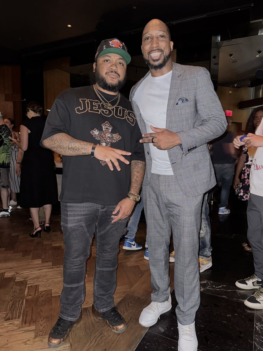 DHenryTV's tweet photo. Great night at The Night Before celebrating the people shaping sports &amp; culture.

Always good catching up with friends, making new connections, and showing love to my friend @McNuttMonica on a well-deserved honor. 👏🏾 https://t.co/APlz5wrc8D