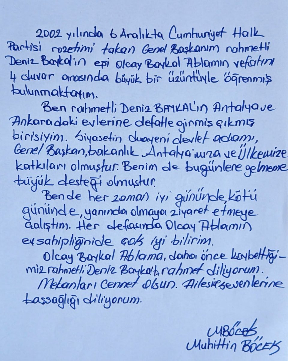 BocekMuhittin's tweet photo. 2002 yılında 6 Aralık’ta Cumhuriyet Halk Partisi rozetimi takan Genel Başkanım rahmetli Deniz Baykal’ın eşi Olcay Baykal ablamın vefatını 4 duvar arasında büyük bir üzüntüyle öğrenmiş bulunmaktayım.

Ben rahmetli Deniz Baykal’ın Antalya ve Ankara’daki evlerine defaatle girmiş çıkmış birisiyim. Siyasetin duayeni devlet adamı, Genel Başkan, bakanlık, Antalya’mıza ve ülkemize katkıları olmuştur. Benim de bugünlere gelmeme büyük desteği olmuştur.

Ben de her zaman iyi gününde, kötü gününde yanında olmaya ziyaret etmeye çalıştım. Her defasında Olcay ablamın ev sahipliğini de çok iyi bilirim.

Olcay Baykal ablama, daha önce kaybettiğimiz rahmetli Deniz Baykal’a rahmet diliyorum. Mekanları cennet olsun. Ailesine sevenlerine başsağlığı diliyorum.