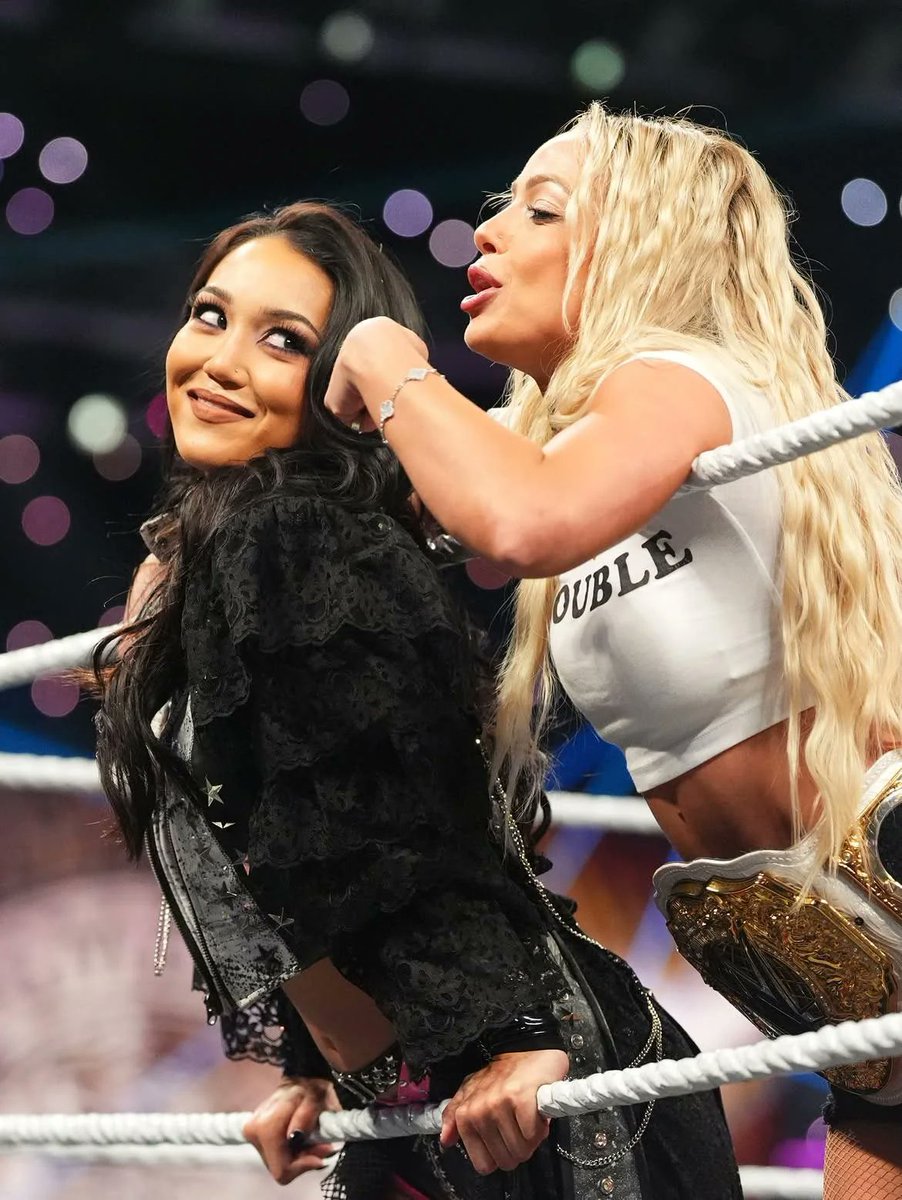 WWP245's tweet photo. Roxanne Perez &amp; Liv Morgan https://t.co/LRszVm48sD