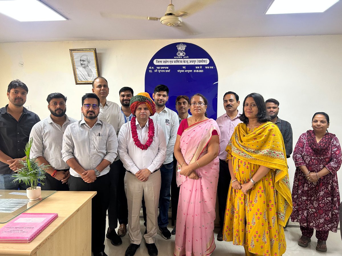 rtskamleshansh1's tweet photo. Jaipur (Rural) welcome honor by staff https://t.co/YQE4oaTKL1