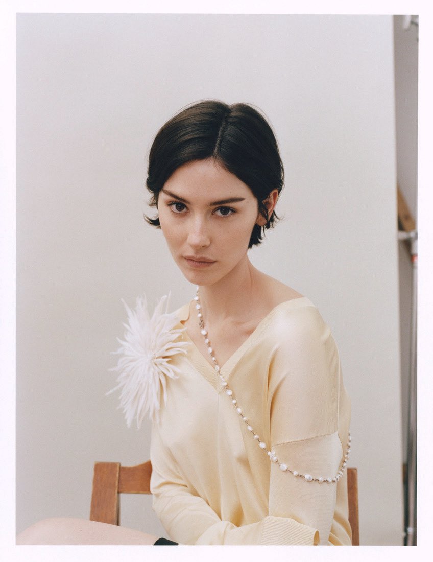 gracieshq's tweet photo. Our girl is the new ambassador for Chanel Beauty’s latest fragrance, Coco Mademoiselle Absolu 🤍✨ https://t.co/R35lHtWmnG