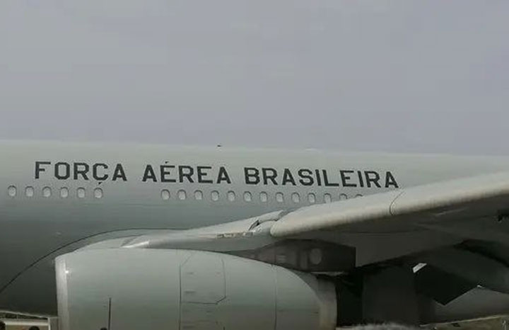 Direct_PeajeVar's tweet photo. Agradecemos la ayuda humanitaria de 30 toneladas de leche en polvo, enviada por Brasil, la cual arribó al Aeropuerto Internacional Antonio Maceo, de Santiago de #Cuba, destinada a contribuir con la atención de la población cubana
#CubaNoEstáSola
#Solidaridad https://t.co/bTb6KRrrZg