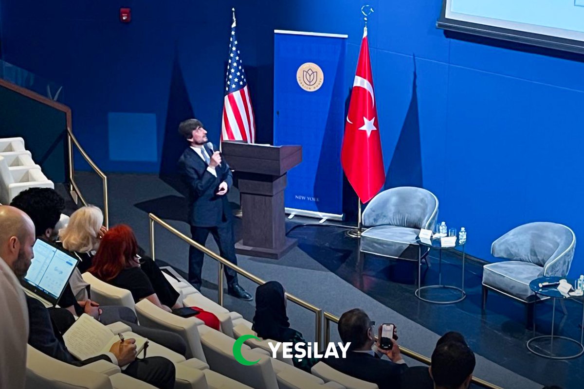 YesilayKurumsal's tweet photo. Türkiye Yeşilay Cemiyeti, 7–15 Temmuz 2026 tarihlerinde New York’ta düzenlenen BM ECOSOC Sürdürülebilir Kalkınma Üst Düzey Siyasi Forumu (HLPF 2026) kapsamında bağımlılık önleme politikalarını küresel kalkınma gündemine taşıdı.

📍 9 Temmuz’da Türkevi’nde düzenlediğimiz “Etkili Bağımlılık Önleme Politikaları Olmadan Sürdürülebilir Kalkınma Amaçlarına Ulaşmak Mümkün Değildir” başlıklı etkinlikte, bağımlılığın sürdürülebilir kalkınma hedeflerine etkileri bilimsel verilerle ele alındı.

Genel Başkan Yardımcımız Büyükelçi Dr. Mehmet Güllüoğlu; ISAM Başkanı Prof. Dr. Marc N. Potenza, Drug Free America Foundation İcra Direktörü Amy Ronshausen, Integrity House Klinik Hizmetler Direktörü Eman Gibson ve CADCA Uluslararası Programlardan Sorumlu Başkan Yardımcısı Eric Siervo ile birlikte, bağımlılık önlemenin halk sağlığının yanı sıra eğitim, ekonomik kalkınma, yoksullukla mücadele ve sosyal kapsayıcılık açısından da temel öneme sahip olduğunu vurguladı.

🤝 İstanbul İnisiyatifi’nin desteklediği etkinlikte, bağımlılık önleme politikalarının sürdürülebilir kalkınma süreçlerine entegre edilmesine yönelik ortak vizyon uluslararası paydaşlarla paylaşıldı. Büyükelçi Dr. Mehmet Güllüoğlu, bu yaklaşımın İstanbul İnisiyatifi’nin temel önceliklerinden biri olduğunu belirterek uluslararası iş birliklerinin güçlendirilmesi çağrısında bulundu.

#Yeşilay #İstanbulİnisiyatifi #IstanbulInitiative #HLPF2026 #UnitedNations #ECOSOC