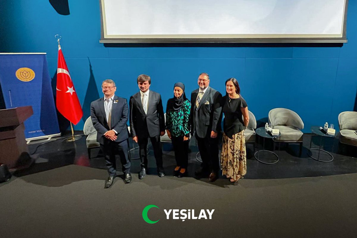 YesilayKurumsal's tweet photo. Türkiye Yeşilay Cemiyeti, 7–15 Temmuz 2026 tarihlerinde New York’ta düzenlenen BM ECOSOC Sürdürülebilir Kalkınma Üst Düzey Siyasi Forumu (HLPF 2026) kapsamında bağımlılık önleme politikalarını küresel kalkınma gündemine taşıdı.

📍 9 Temmuz’da Türkevi’nde düzenlediğimiz “Etkili Bağımlılık Önleme Politikaları Olmadan Sürdürülebilir Kalkınma Amaçlarına Ulaşmak Mümkün Değildir” başlıklı etkinlikte, bağımlılığın sürdürülebilir kalkınma hedeflerine etkileri bilimsel verilerle ele alındı.

Genel Başkan Yardımcımız Büyükelçi Dr. Mehmet Güllüoğlu; ISAM Başkanı Prof. Dr. Marc N. Potenza, Drug Free America Foundation İcra Direktörü Amy Ronshausen, Integrity House Klinik Hizmetler Direktörü Eman Gibson ve CADCA Uluslararası Programlardan Sorumlu Başkan Yardımcısı Eric Siervo ile birlikte, bağımlılık önlemenin halk sağlığının yanı sıra eğitim, ekonomik kalkınma, yoksullukla mücadele ve sosyal kapsayıcılık açısından da temel öneme sahip olduğunu vurguladı.

🤝 İstanbul İnisiyatifi’nin desteklediği etkinlikte, bağımlılık önleme politikalarının sürdürülebilir kalkınma süreçlerine entegre edilmesine yönelik ortak vizyon uluslararası paydaşlarla paylaşıldı. Büyükelçi Dr. Mehmet Güllüoğlu, bu yaklaşımın İstanbul İnisiyatifi’nin temel önceliklerinden biri olduğunu belirterek uluslararası iş birliklerinin güçlendirilmesi çağrısında bulundu.

#Yeşilay #İstanbulİnisiyatifi #IstanbulInitiative #HLPF2026 #UnitedNations #ECOSOC