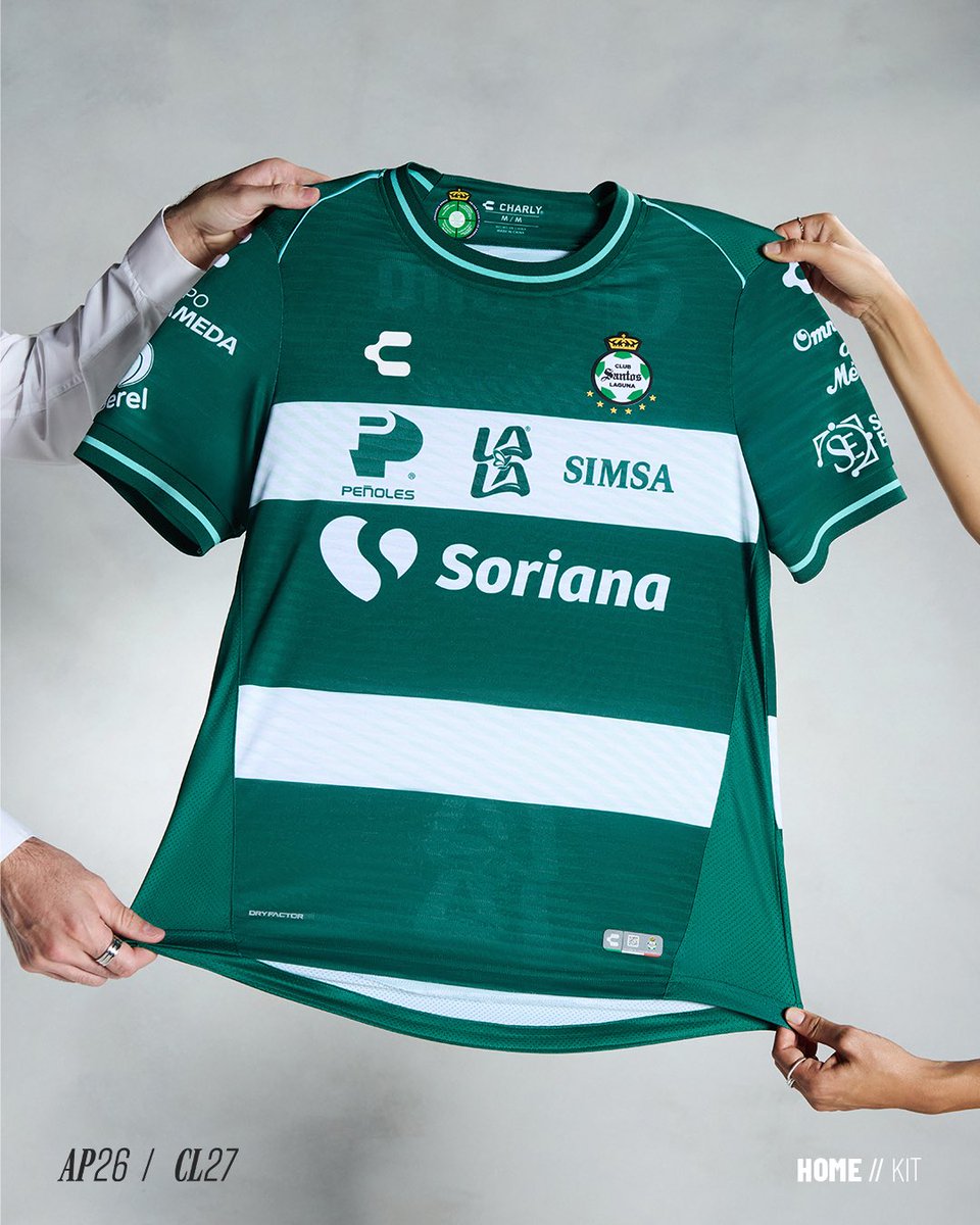 CharlyFutbol's tweet photo. Hay un verde que no existe en ningún otro lugar. Es el que nace entre el sol de la Comarca, el desierto y las noches que hacen temblar el Corona. Hoy vuelve a nuestro pecho para recordarnos que significa ser Guerrero… #PORTITODOSINTINADA #Santos #Jersey #AP2026 #Local https://t.co/L5X2c1CEL3