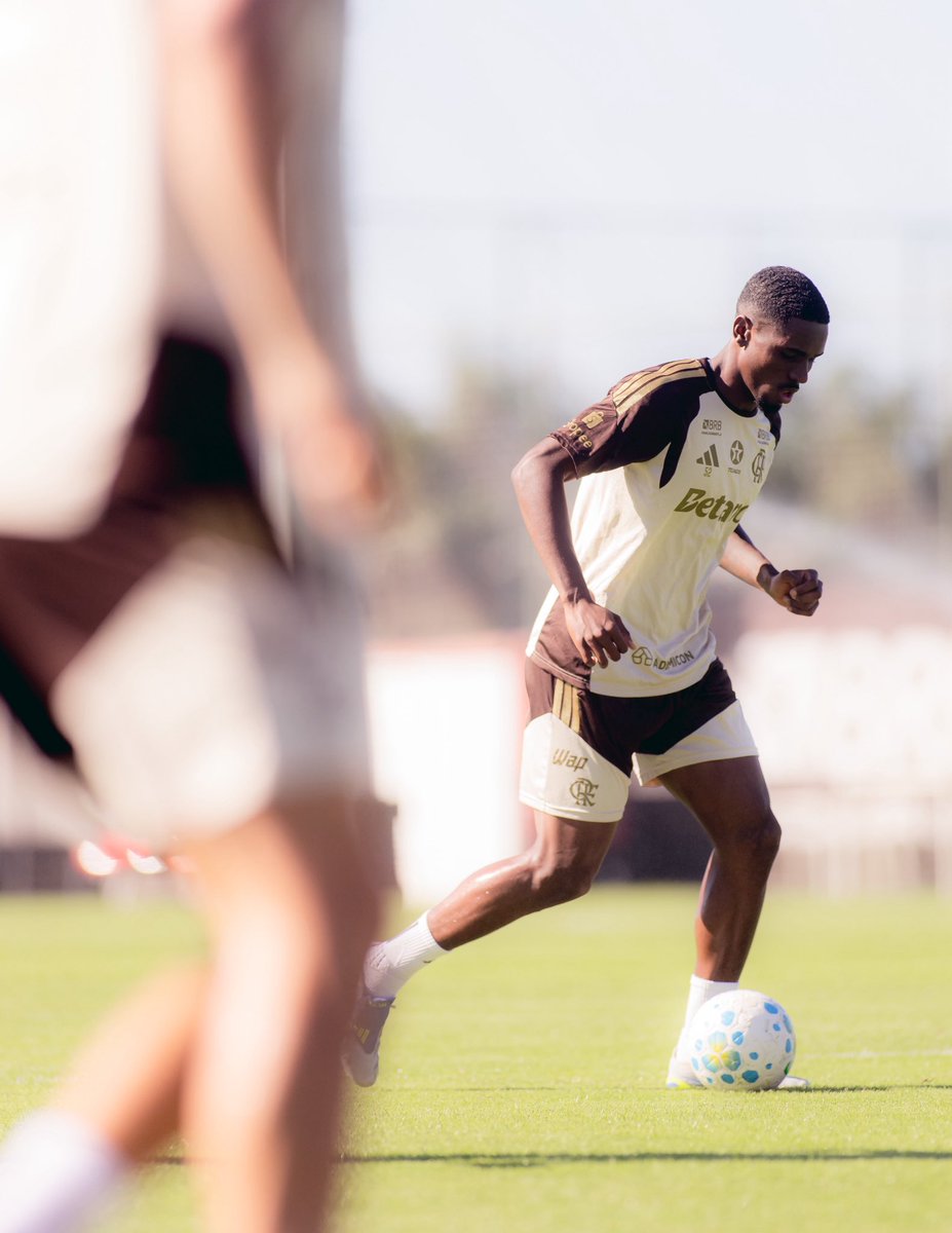 Flamengo's tweet photo. A atividade desta quarta (15) no Ninho 💪😤
#treino https://t.co/CFh0zZ2F8s