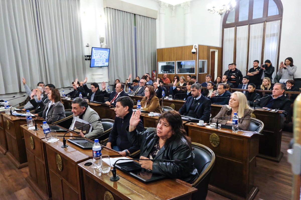 claudiasilvapna's tweet photo. Había otro camino y lo propusimos. Pero el Gobierno decidió no escucharnos y eligió la misma receta de Milei: ajustar a los jubilados. Por eso me opuse y voté en contra. https://t.co/wejc4kVsz1