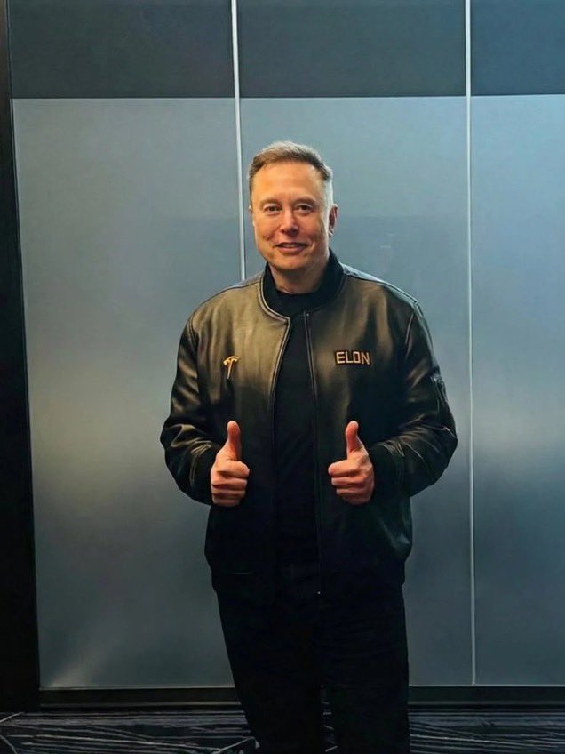 ElonDecoded1's tweet photo. "I hold one passport now &amp; forever: America. 🇺🇸 

I will live &amp; die here. Or Mars (part of America)." 

一 Elon Musk https://t.co/8j4aENNL1N