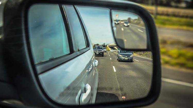 PaatInsurance's tweet photo. For safer merging, you should never assume other motorists will make room for you. Read these tips from State Farm to learn how to merge lanes and help prevent merging accidents. https://t.co/vssimzdjU1 https://t.co/lD9mdOdWsR