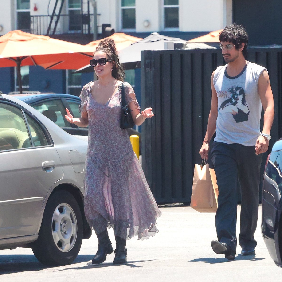 avanjogiabrs's tweet photo. O cabelo dele!!! 😍 Avan Jogia e Halsey foram fotografados em Los Angeles. 🖤 https://t.co/g1VAdBrhnu