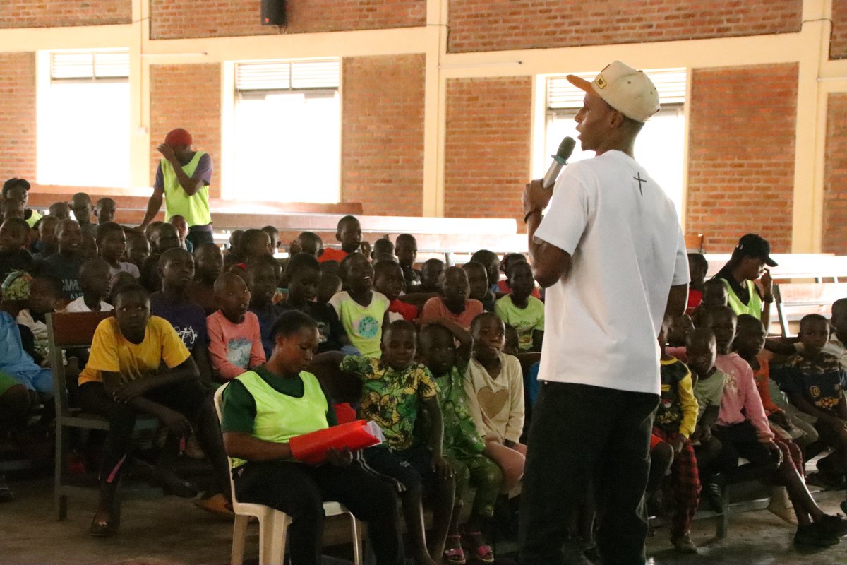 GSF_SportAcadem's tweet photo. Day 5 of #RunBugesera; Theme: Gratitude We were honored to welcome #SamuelNiyonshima of
@AprVolleyball
& the Rwanda National Volleyball Team. He inspired our children to pursue both education & sports, stressing that discipline &consistency are the keys to achieving their dreams. https://t.co/odGAp8FGiy