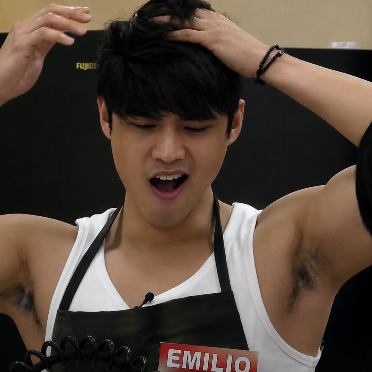 mstrclyde9's tweet photo. Nakakamiss yun mga pakilikili ni Emilio. https://t.co/AG86uBqvns