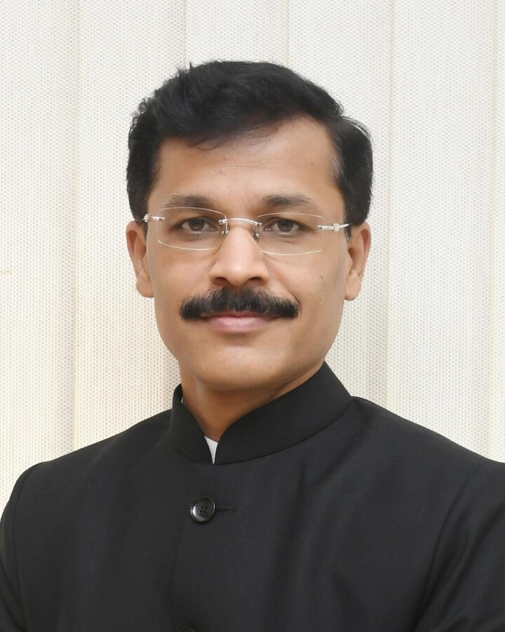 DealsDhamaka's tweet photo. After exposing massive scams, 

Maharashtra FDA has launched the 'Safe Food, Safe Medicines, Safe Maharashtra' portal, foor citizens to report adulterated, unsafe, or misbranded food to FDA.

Tukaram ji has been one of the best things to happen to Maharashtra. 👏 https://t.co/a4oPTFFXca