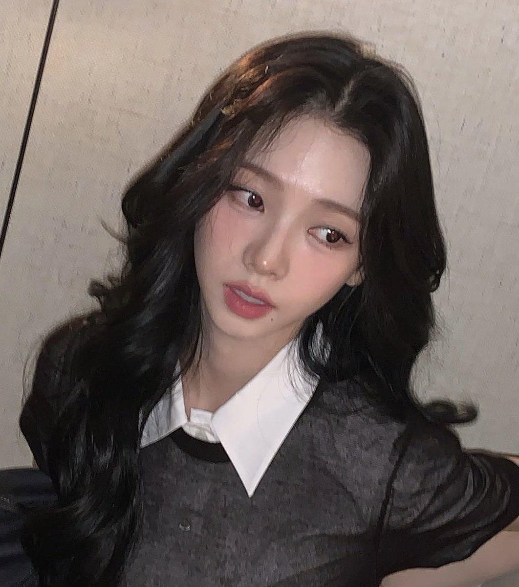 yetwoseven's tweet photo. 대표님과 신입사원 미 https://t.co/2VcyTk26do