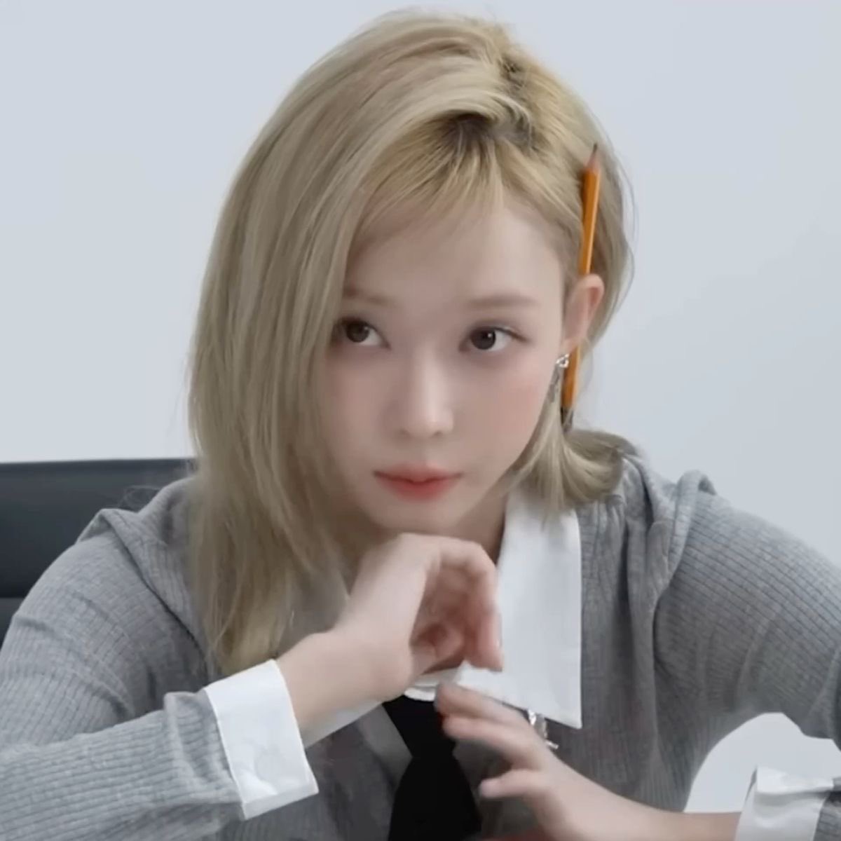 yetwoseven's tweet photo. 대표님과 신입사원 미 https://t.co/2VcyTk26do