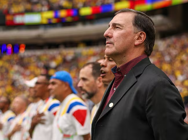 Colombia_Xtra's tweet photo. 🚨 ÚLTIMA HORA: Néstor Lorenzo seguirá siendo el director técnico de la Selección Colombia. SERÁ RENOVADO.

Hoy se realizó una reunión junto con el presidente de la FCF, Ramón Jesurún, donde acordaron el plan de trabajo. 

Lorenzo dirigirá la Copa América 2028 y Mundial 2030. https://t.co/kAUT6t9EJ7