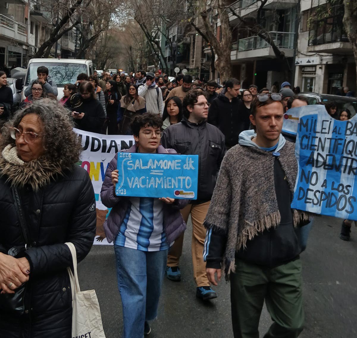 mesa_cytec's tweet photo. MARCHA EN EL POLO CIENTÍFICO
Denunciamos el #cientificidio y los despidos en #CNEA, el recorte presupuestario de casi un 40% y el desmantelamiento del sistema científico público. #CONICET 
#SalamoneRenunciaYa https://t.co/Sie0syPlQm
