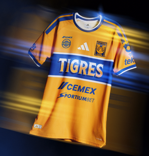 C_Salcedo_'s tweet photo. Que onda...?? El logo de Adidas al mismo vuelo que el logo de tigres!!??  entiendo que requieren publicidad pero parece ya la camisa del San Luis....  no me gusta y menos ese disque degradado en donde dice TIGRES #tigres #uanl #monterrey #TigresOficial https://t.co/VtMBnIXOE5