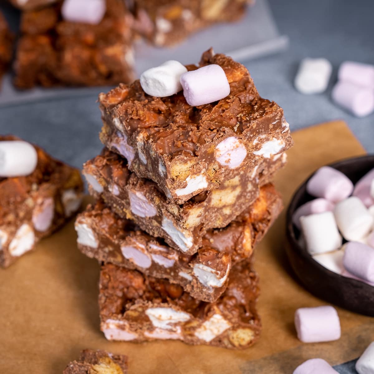 easypeasyfoodie's tweet photo. Need a super simple, 3 ingredient, no bake treat that's perfect for making with kids and takes less than 10 minutes to make? Then you have to try my Easy Peasy Rocky Road!
GET THE RECIPE >>> https://t.co/lUWfw40v8t
#rockyroad #nobake #cadburys #easypeasyfoodie https://t.co/ivBZasyv2G