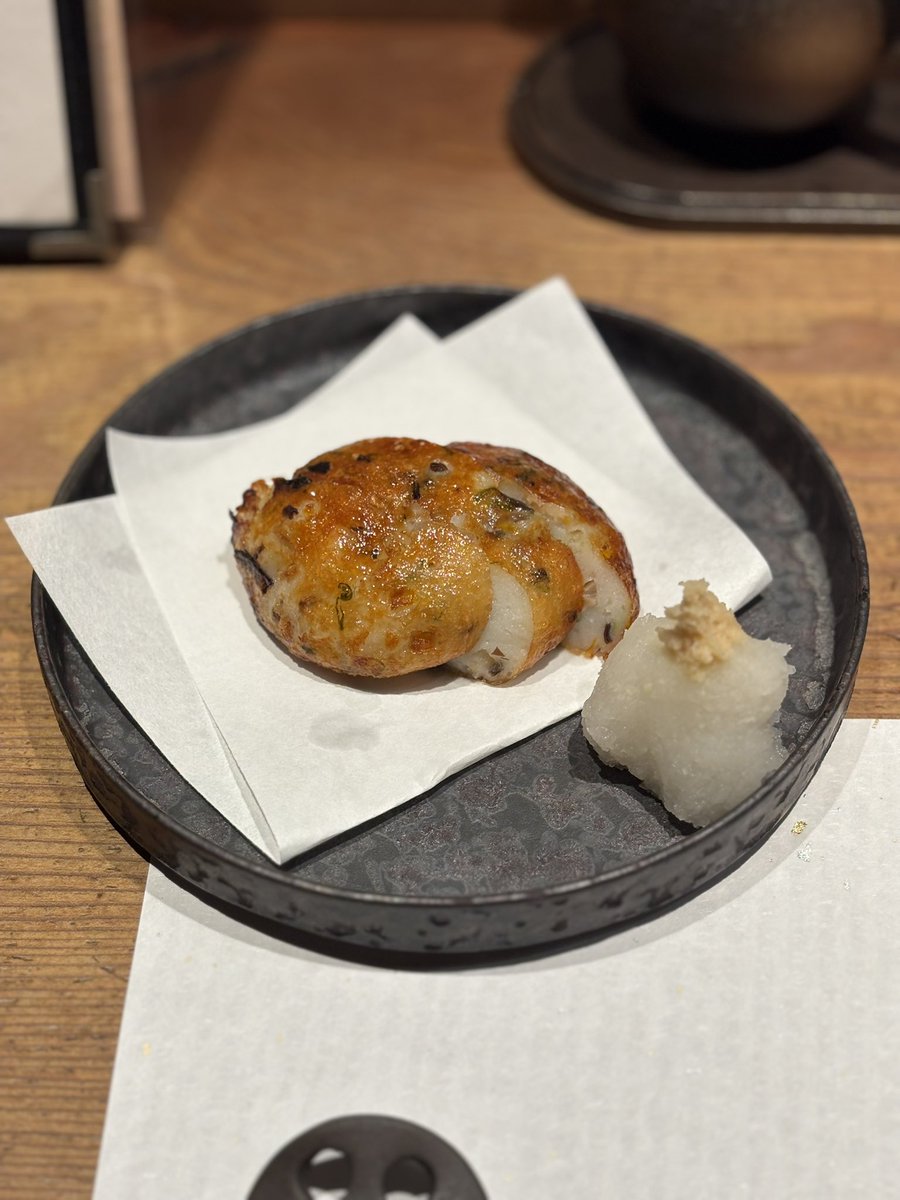 mensestedaisuki's tweet photo. 博多満喫Dayなので、当然2軒目にも

伺ったのは某海鮮居酒屋さん
お造りも自家製さつま揚げも良かったけど、
ここは「ゆず味噌漬け」がベラボーに最高！！

銀だら選んだけど、他のお魚や鶏肉も食べたくなりました！！

またここは行くぜ https://t.co/NpHHX9ewx7