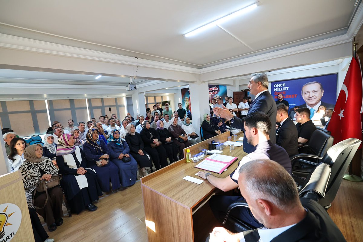 sbYusufAlemdar's tweet photo. AK Parti Adapazarı İlçe Başkanlığımızda kıymetli dava arkadaşlarımızla bir araya geldik.
Toplantımızda, geçtiğimiz günlerde gerçekleşen NATO Zirvesinde dünyaya verdiğimiz güçlü mesajı ve 10. yılında 15 Temmuz Zaferinin bizim için önemini konuştuk.
Adapazarı İlçe Başkanımız Samet Çağlayan ve teşkilatımızın kıymetli yöneticilerine, üyelerine teşekkür ediyor, çalışmalarında başarılar diliyorum.