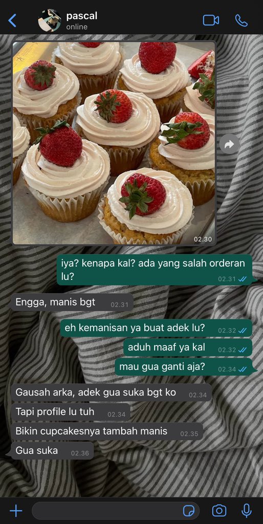 eucropeu's tweet photo. CUPCAKE - nomin few tweets au https://t.co/oE7S8dkYVj