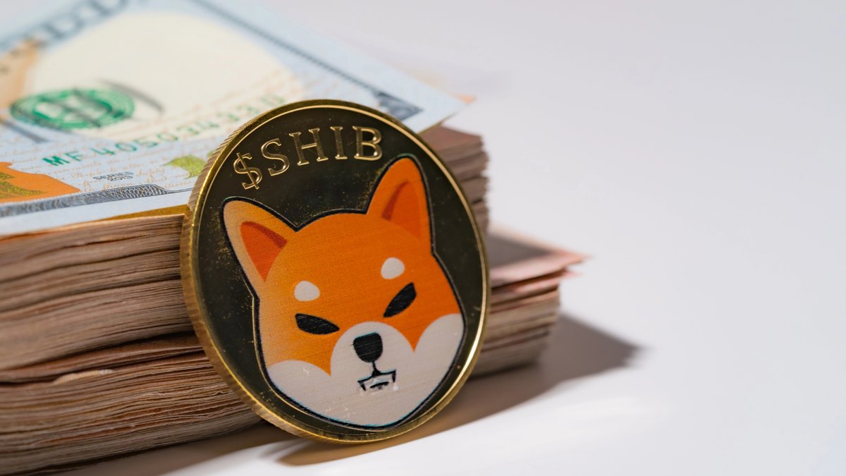 Maak_365's tweet photo. Rakuten Launches Physical $SHIB Coin for Its 44 Million Users

Rakuten Wallet has released a physical collectible #Shibalnu coin, the fifth in its “Real Coin” series. The metal piece has a matte sandblasted texture and is being handed out through offline events and giveaway campaigns.

The real angle is integration with Rakuten’s everyday system. Users can convert Rakuten Points into $SHIB and spend it directly at 5 million stores via Rakuten Pay. The company is targeting its huge existing base of 44 million users in Japan.

This launch lines up with Japan tightening its crypto rules. Recent changes to the Financial Instruments and Exchange Act now treat crypto assets more like traditional securities, with stricter disclosure requirements, insider trading bans carrying criminal penalties, and heavier fines for unregistered platforms. It also sets the stage for spot crypto #ETFs .

#Rakuten added SHIB support earlier this year, letting people swap points for the token. The physical coin looks like a way to keep users interested through familiar retail habits while the regulatory environment gets stricter and competition from big funds increases.