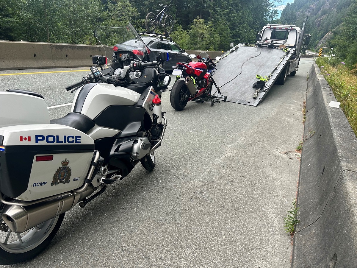 PatrouilleRtCB's tweet photo. #LaPatrouilleroutièreCB - La moto d’une apprenante est confisquée une semaine après un accident mortel sur la route 99 https://t.co/EZQQB7e0fj https://t.co/iWIITtREXM