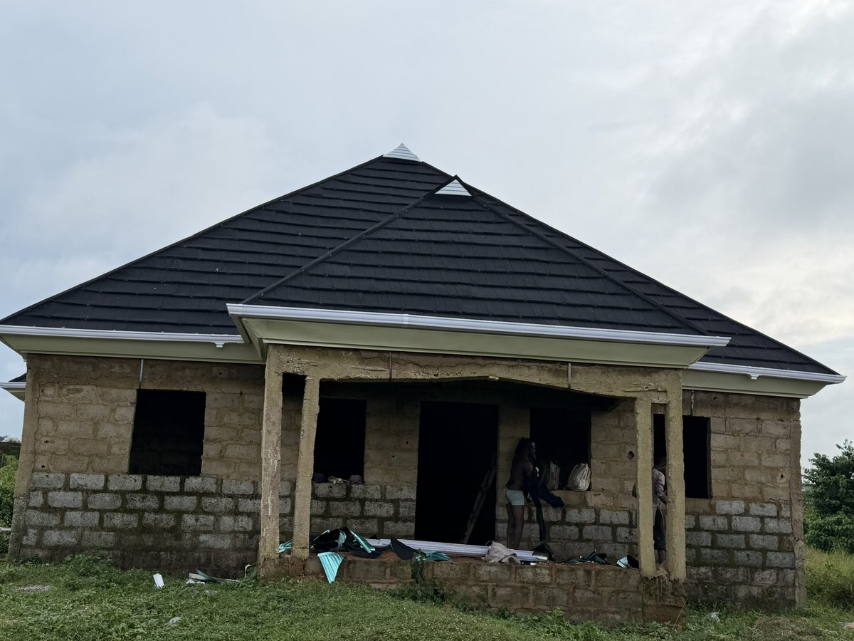 TundeJoseph5's tweet photo. @PoojaMedia Roofing is what I do. Kindly patronize me 🙏 https://t.co/RuXDOLpbf5