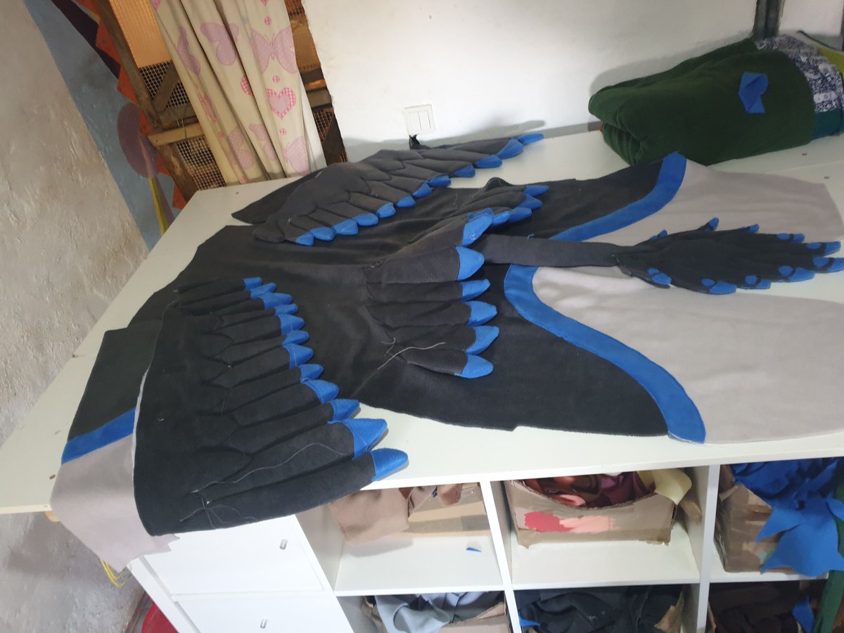 WishkamonTCC's tweet photo. CHIRP! 

Avali feathers galore!! 

#furry #furryart #avali #fursuit #kigurumi #kigu https://t.co/Vdgox8ls1m