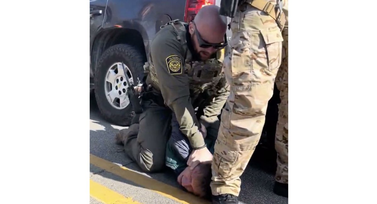 KovacicRay's tweet photo. 🚨🚨🚨
Everyone!

This is Timothy Donahue, the ICE agent who killed the 26 year old man in Biddeford, Maine!

In the picture, you can see him hugging an ICE agent!

Moreover, he is a repeat offender who has repeatedly used excessive force before. https://t.co/78lds4p6u6