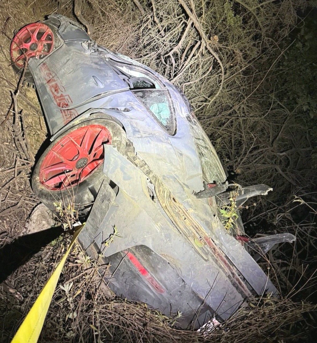 ArchiveRacing's tweet photo. When Alex Choi discovered a crashed Porsche 
GT3RS left abandoned in the woods https://t.co/FTfmhQQaDa
