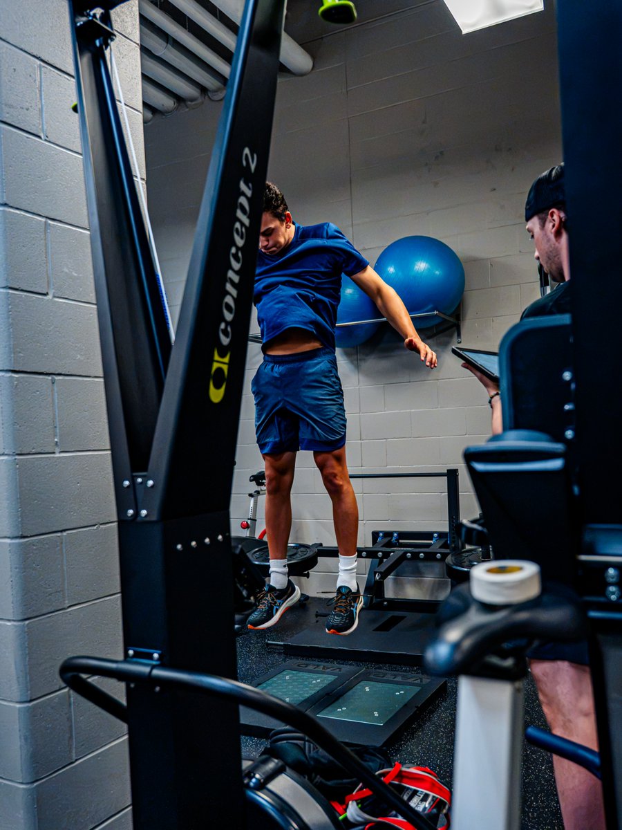 OHLIceDogs's tweet photo. Fitness testing flicks. 🏋

#DogCountry https://t.co/IFKYNIY4vJ
