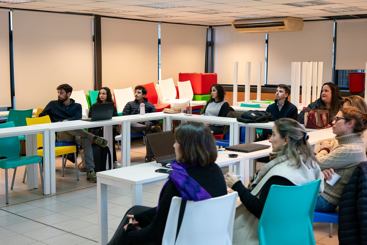 FCEA_UdelaR's tweet photo. Sumate a las experiencias de 𝗘𝘅𝘁𝗲𝗻𝘀𝗶𝗼́𝗻 𝗨𝗻𝗶𝘃𝗲𝗿𝘀𝗶𝘁𝗮𝗿𝗶𝗮 de #FCEA 🤝
Conocé el Curso Introductorio
👉 https://t.co/8qiXeByj9I
Conocé los EFI
👉 https://t.co/IJWnqZsoSC
✍️ Inscripciones abiertas hasta el 9 de agosto a través del portal de Bedelías Udelar. 😉 https://t.co/IGms0GE6Rg