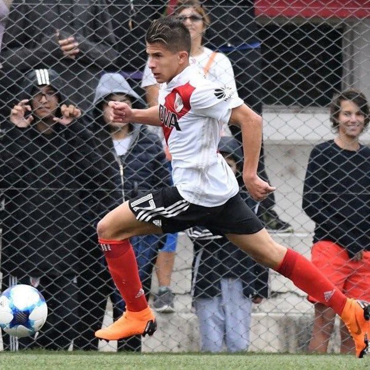 pmonumental's tweet photo. 🚨 #EXRIVER | GIULIANO SIMEONE SE METE EN EL ONCE TITULAR EN LUGAR DE RODRIGO DE PAUL 🇦🇷 https://t.co/3zHj3wIEA1