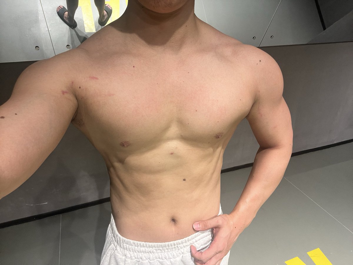 jinlin203520's tweet photo. 超绝斜方肌➕超高体脂率 https://t.co/hSvbzcR058