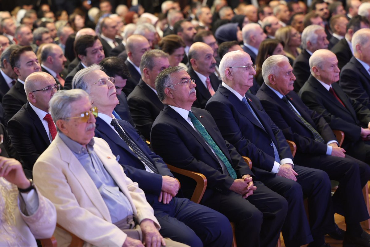 Ismet__Yilmaz_'s tweet photo. 15 Temmuz 2016 Destan Gününün 10'uncu yıl dönümünde, Cumhurbaşkanımız Sayın @RTErdogan'ın teşrifleriyle Gazi Meclisimizde düzenlenen anma programına katıldık.

Asra bedel o karanlık geceyi aydınlığa kavuşturan milletimizin sarsılmaz iradesi, bugün de devletimizin en büyük gücü, bağımsızlığımızın en sarsılmaz teminatıdır. 

15 Temmuz Demokrasi ve Milli Birlik Günü'nün 10. yıl dönümünde; vatan, bayrak ve mukaddesat uğruna gözünü kırpmadan şehadete yürüyen kahramanlarımızı rahmetle yâd ediyor, gazilerimize şükranlarımı sunuyorum.

Milletimiz var olsun. İrade milletindir. Zafer milletindir.  🇹🇷