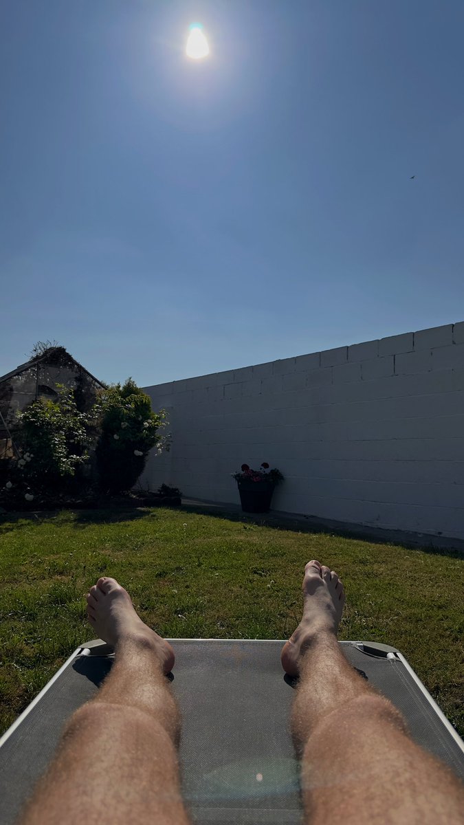 c_sweetdesign's tweet photo. Sunbathing after work ☀️ https://t.co/4gdUntppGK