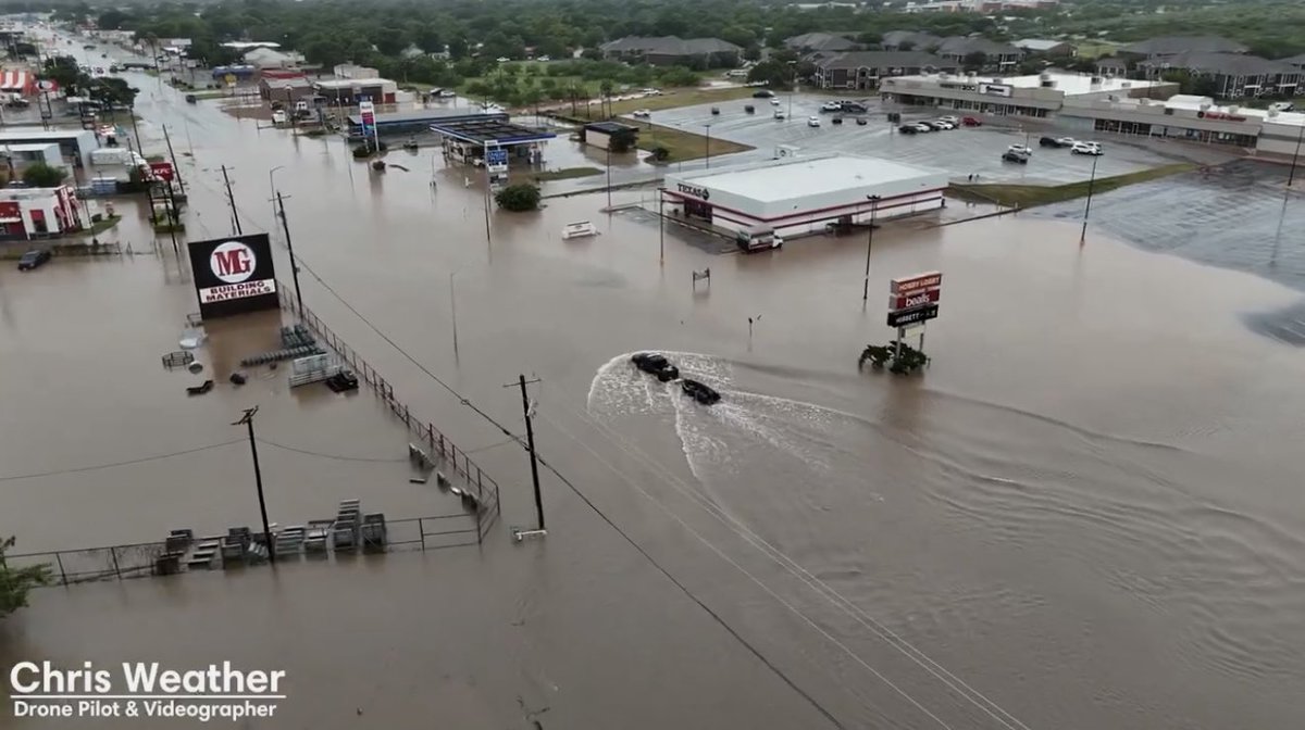 512NancyM's tweet photo. #sanantonio #texas #tornado #therim
🌪️ TORNADO IN SAN ANTONIO TEXAS
……… over by the RIM and La Cantera Area
and
HEAVY FLOODING IN UVALDE TEXAS
🙏 STAY SAFE 🙏
💭 relax & think logic 💭 https://t.co/s7GMSCNOLG