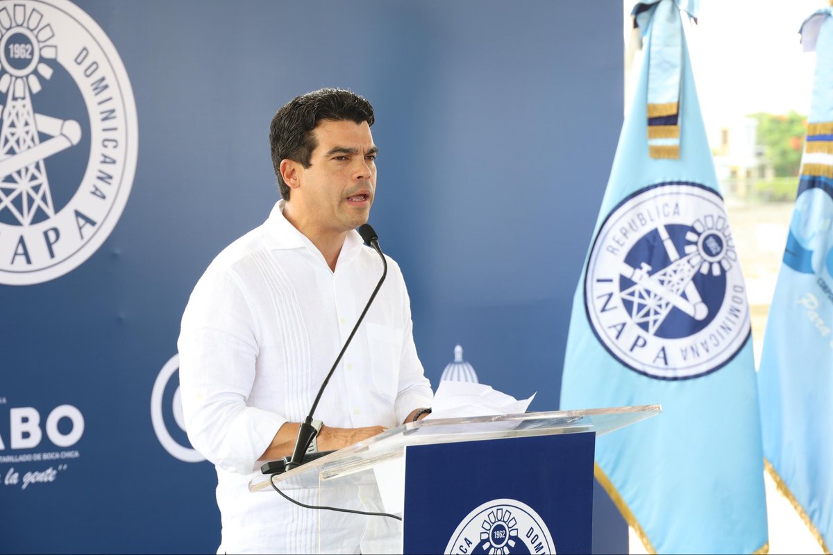 INAPA_RDGOB's tweet photo. 🪏Primer palazo para la construcción del alcantarillado sanitario de Boca Chica 

Nuestro director ejecutivo, @warnaudbisono, dio el primer palazo para esta importante obra de saneamiento que brindará calidad de vida a 220,000 personas. 

Este proyecto cuenta con una inversión de US$190,000,000. Contempla la colocación de línea de impulsión de 6.74 km, colectores maestros, ocho estaciones de bombeo, planta de tratamiento de aguas residuales diseñada con 50 años de vida útil  y un emisario submarino. 

Muy pronto Boca chica será más limpia, saludable y sostenible. 

¡Seguimos trabajando a favor de nuestra gente! 

#SomosINAPA