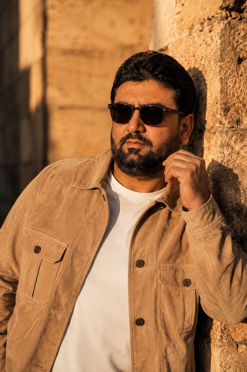 Adeel82jeddah's tweet photo. Adeel Sadiq
Golden hour, timeless style, and quiet confidence. ☀️🕶️ https://t.co/h9e6TVlJ4M