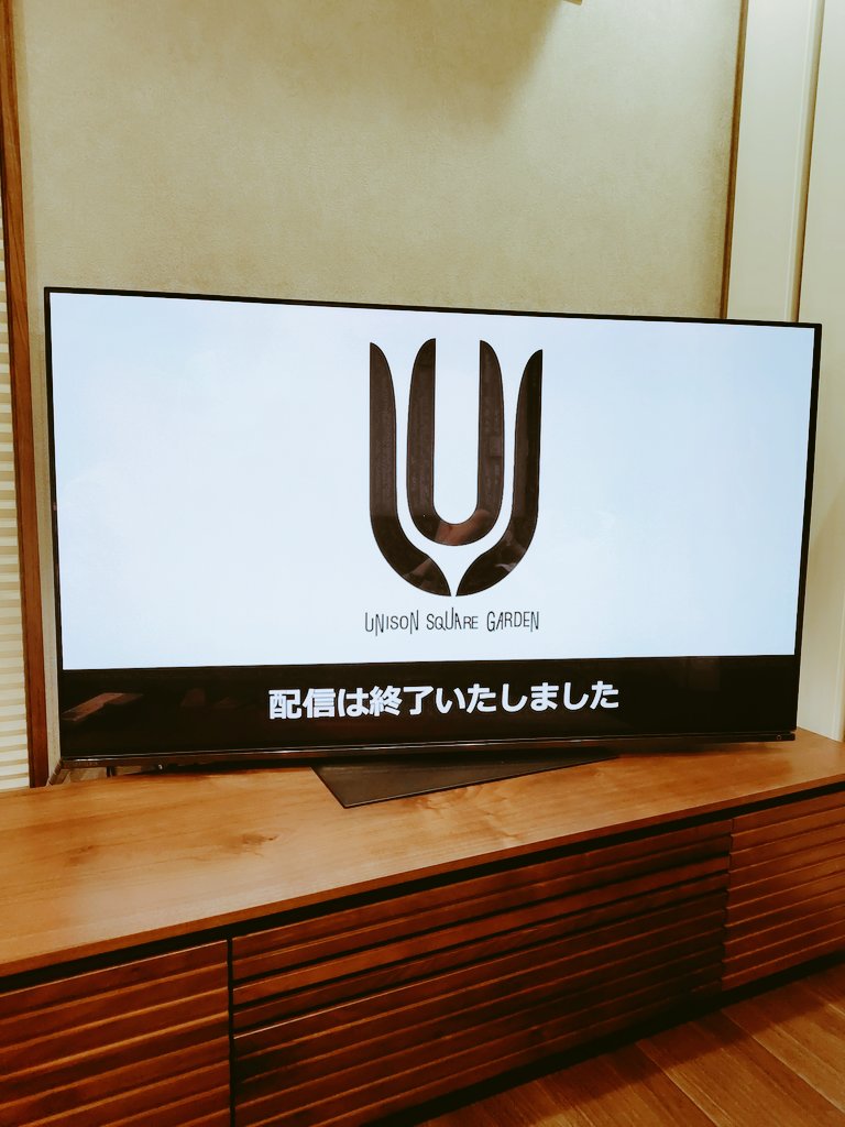 erioh_'s tweet photo. …で結んだ後のドラムソロと舞台袖から見守る2人が最高の物語の終わり過ぎて。しっかり2時間、無駄なし隙なしのとんでもねぇいつものド変態なUNISON SQUARE GARDENさんでした(最上級に誉めてます)長女を幕張にお連れできなかったのは悔やまれるけど、またね！を夢みて🪵🔥 https://t.co/Huv0bQwpUk