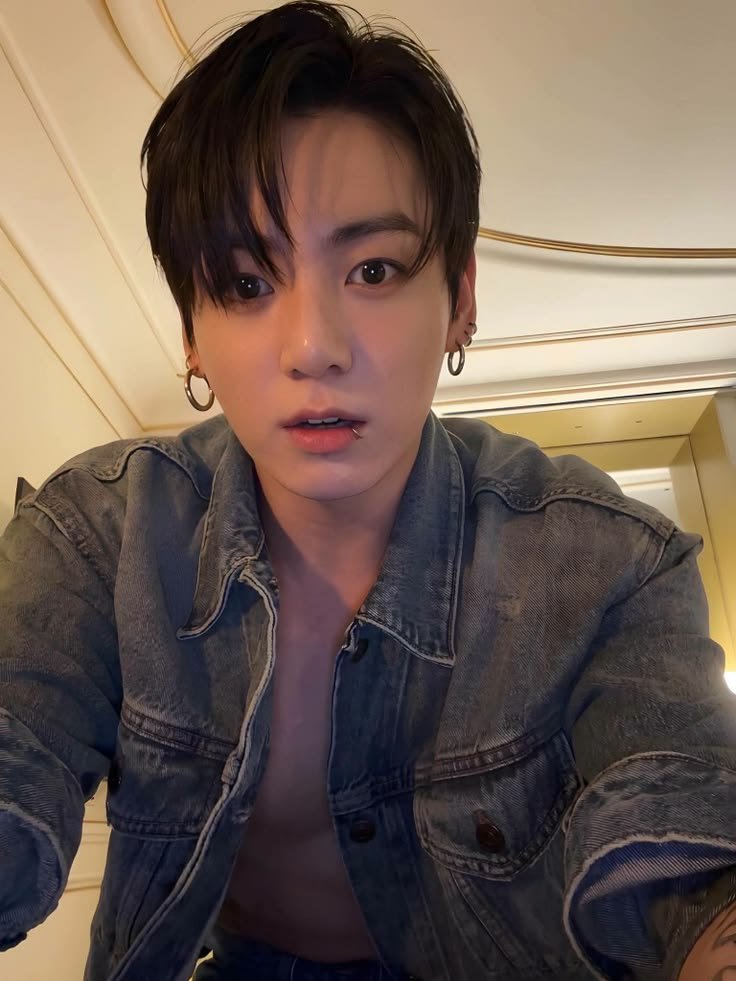 kookie24477's tweet photo. Hi Army's 💜🪖💜 
Jeon Jung-kook here.
I just want to say to all my beautiful Army's 💜 across the world 🌍.
That you'll are the reason I always have this smile on my face 💕😘 
Sending love from Seoul 🇰🇷😘.
BTS ❤️ would continue to go Higher ❤️❤️🔥 most Epic comeback soon!!!🔥 Stay tuned!!

Always feel free to comment  your favorite songs  Jeon Jung-kook from 🇰🇷😘 and your perspectives. YOU ARE ALL APPRECIATED 💓 
THANKS FOR CHOOSING BTS 🇰🇷💜
JK cares #JUNGKOOK_ARIRANG_TOUR 
#JUNGKOOK_WORLDTOUR
#JUNGKOOK_MUNICH
#BTS_WORLDTOUR_ARIRANG 
#BTS_WORLDTOUR_ARIRANG_MUNICH
#Jungkook #JUNGKOOK #정국
💫🤎👑👑👑👑👑👑👑👑👑🤎💫