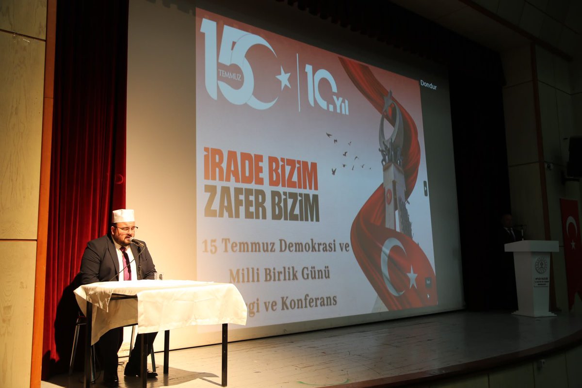 bitlismeclis's tweet photo. 15 Temmuz Demokrasi ve Milli Birlik Günü
programları vesilesiyle iI Genel Meclis Başkanımız Sn. @medetilbars, il protokolü ile birlikte sergi ve konferans programina katıldı, ardından Bitlis Şehitliği’ni ziyaret etti. Sonrasında aziz şehitlerimizin ruhu için düzenlenen Mevlid-i Şerif programina iştirak etti.
Bu vatanı bizlere mukaddes bir emanet olarak
bırakan tüm şehitlerimizi rahmet ve minnetle anıyor, kahraman gazilerimize şükranlarımızı sunuyoruz.
Ruhları şad, mekânları cennet olsun.

#15Temmuz #DemokrasiveMilliBirlikGünü