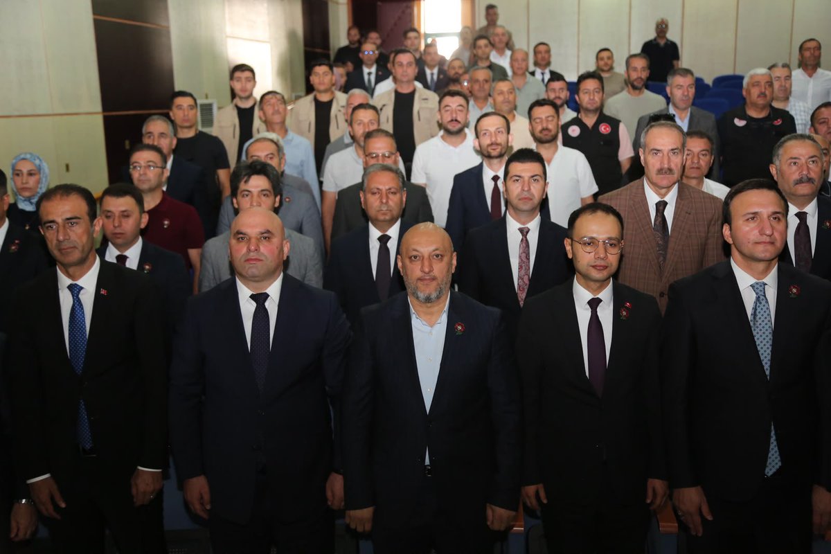 bitlismeclis's tweet photo. 15 Temmuz Demokrasi ve Milli Birlik Günü
programları vesilesiyle iI Genel Meclis Başkanımız Sn. @medetilbars, il protokolü ile birlikte sergi ve konferans programina katıldı, ardından Bitlis Şehitliği’ni ziyaret etti. Sonrasında aziz şehitlerimizin ruhu için düzenlenen Mevlid-i Şerif programina iştirak etti.
Bu vatanı bizlere mukaddes bir emanet olarak
bırakan tüm şehitlerimizi rahmet ve minnetle anıyor, kahraman gazilerimize şükranlarımızı sunuyoruz.
Ruhları şad, mekânları cennet olsun.

#15Temmuz #DemokrasiveMilliBirlikGünü