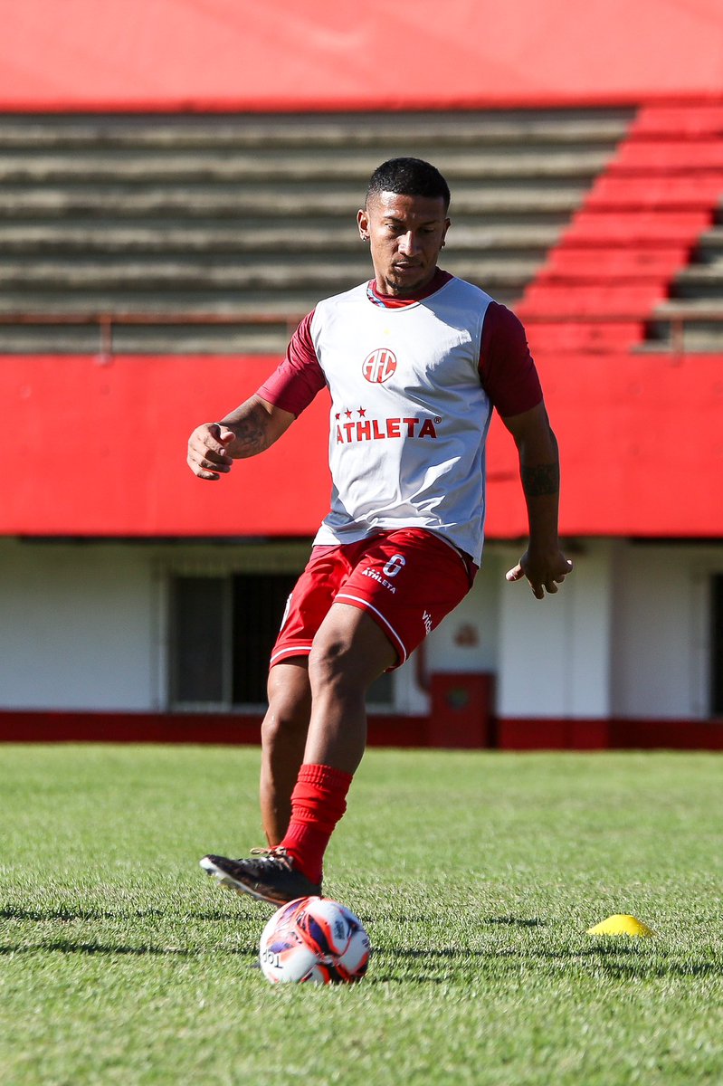 AmericaRJ's tweet photo. 🔥 Aquecimento do Mecão! 🩸
Daqui a pouco a bola rola no Giulite Coutinho!
#AFCxNIFC
#CopaRio
#VamosSangue https://t.co/Z4XcQchGcG