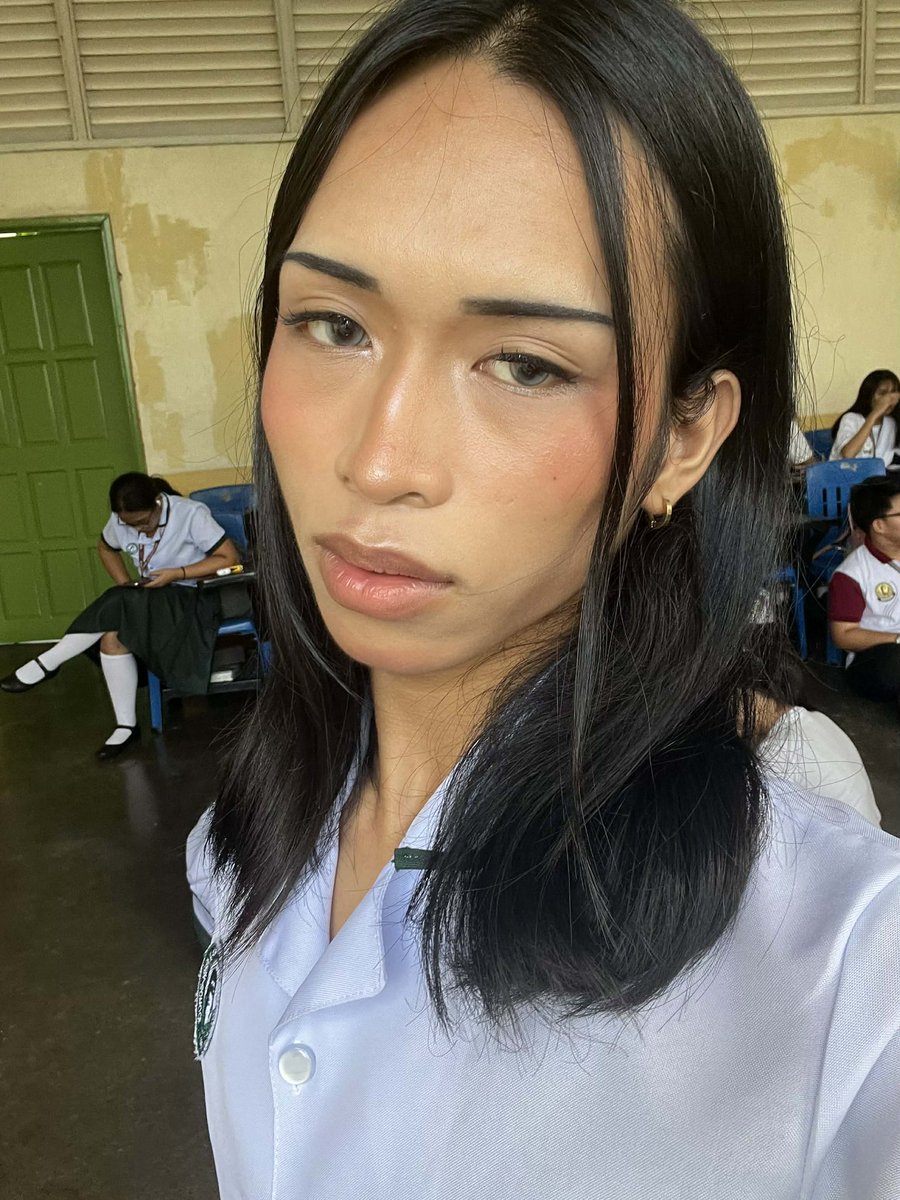 YuanLich's tweet photo. School girl! https://t.co/l0jwsgrX9r
