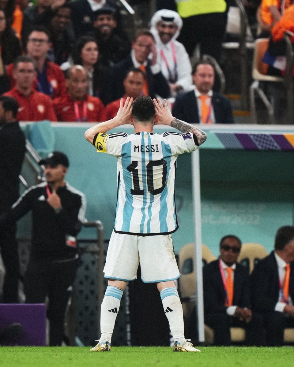 e_67z's tweet photo. ارجوك يا ليو افعلها أمام الخنازير 💙💙💙 https://t.co/Xi75dZQ5zy